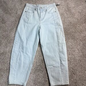 Old Navy Light Blue Women's Barrel Leg Ankle Jeans. NWT. Size 2